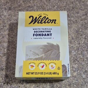 Wilton White Vanilla Decorating Fondant. Naturally Flavored.
